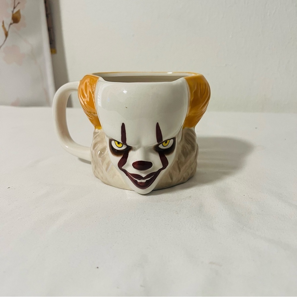 Paladone Pennywise Shaped Mug - IT Horror Movie Drinkware Ceramic Scary Spooky